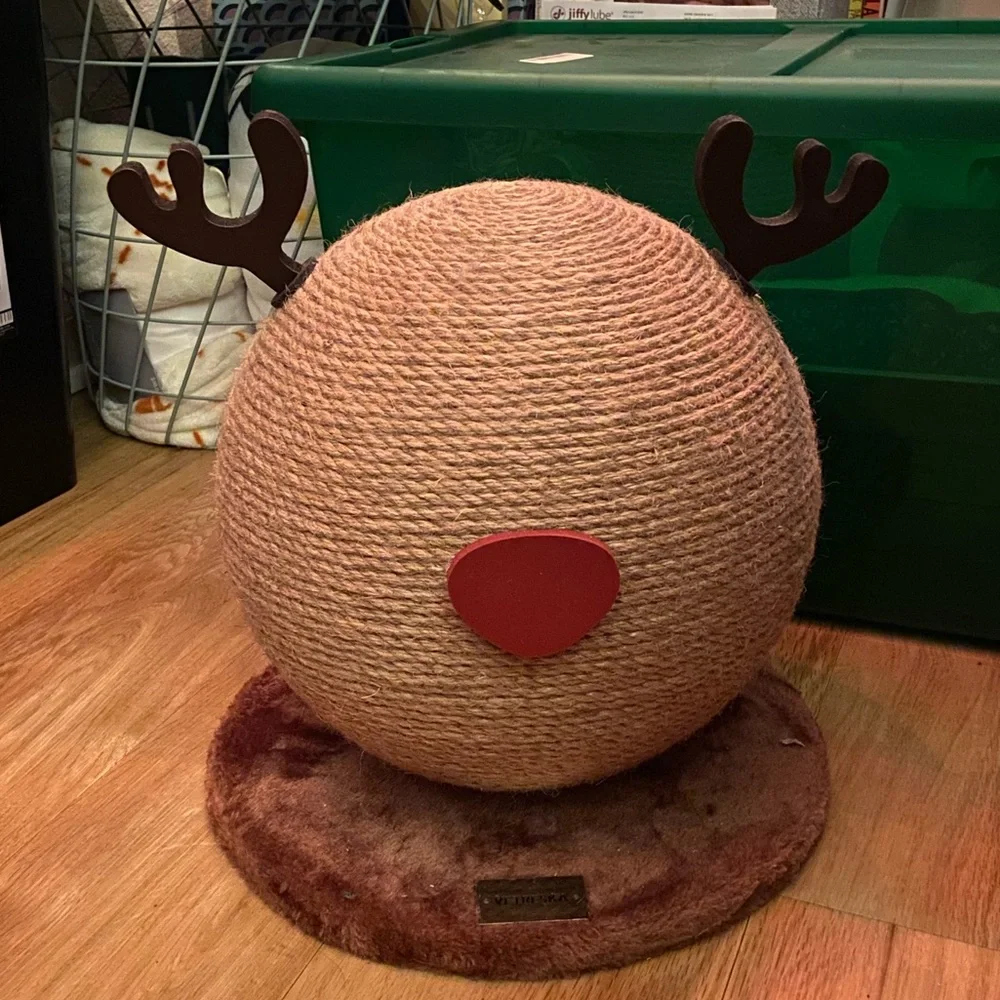 VETRESKA Reindeer Cat Scratching Post, Cat Scratcher with Sisal Rope